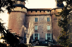 Mercues front with fountain 2